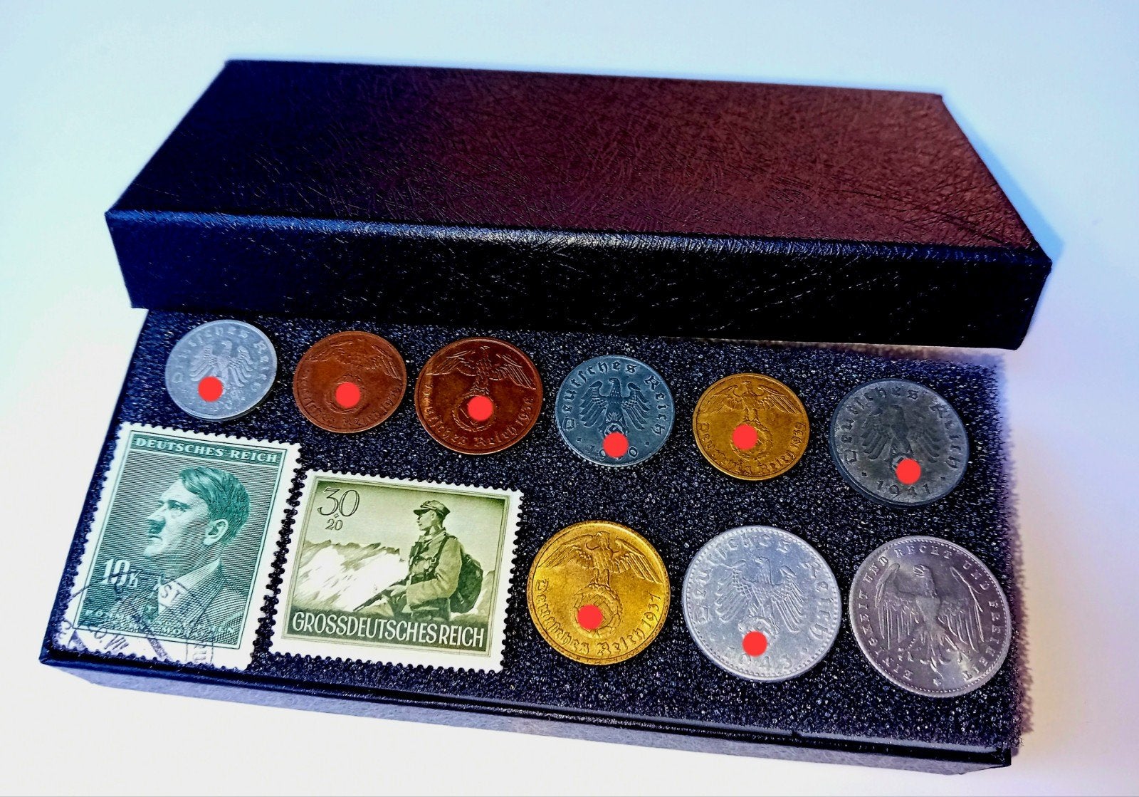 WO2 Duitse Munten Set 9x Reichspfennig + 2x Zegel Luxe doos., Ophalen of Verzenden, Landmacht, Duitsland, Mes of Dolk