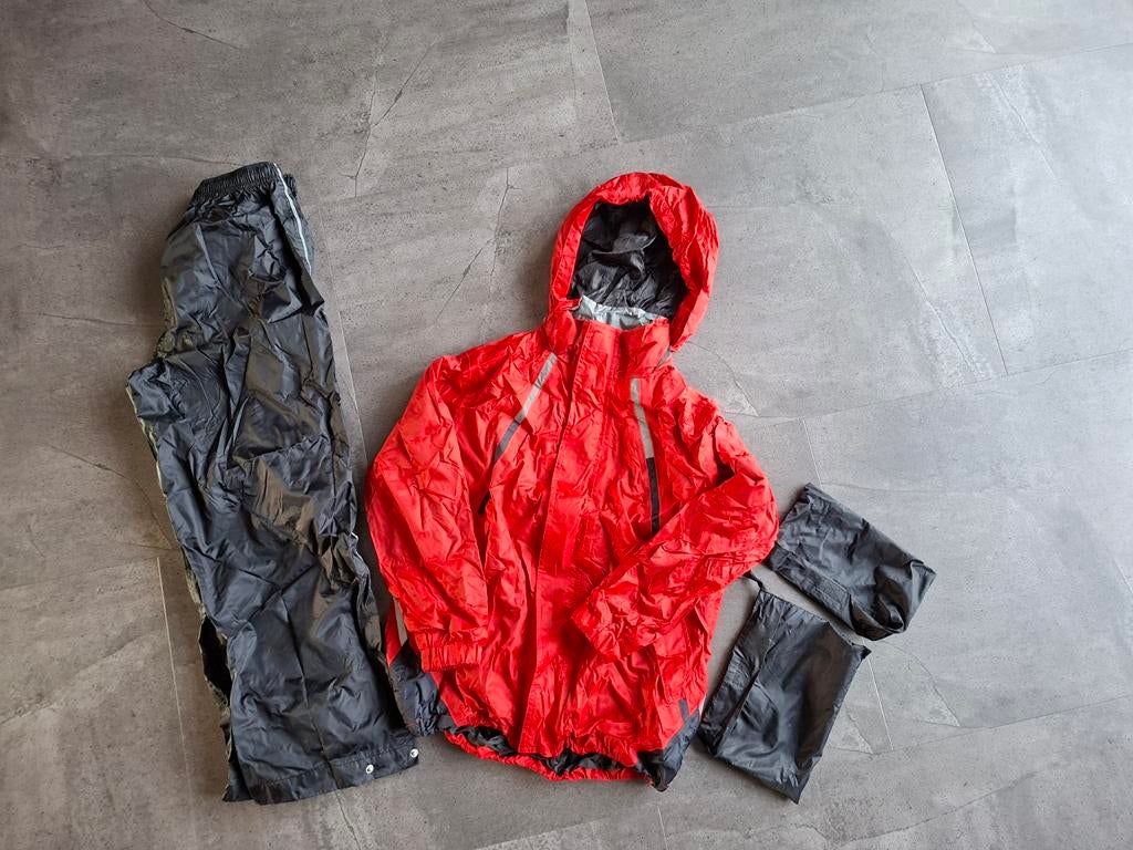 Regenkleding maat 146 / 152 in zeer goede staat., Caravans en Kamperen, Regenkleding, Ophalen of Verzenden, Zo goed als nieuw