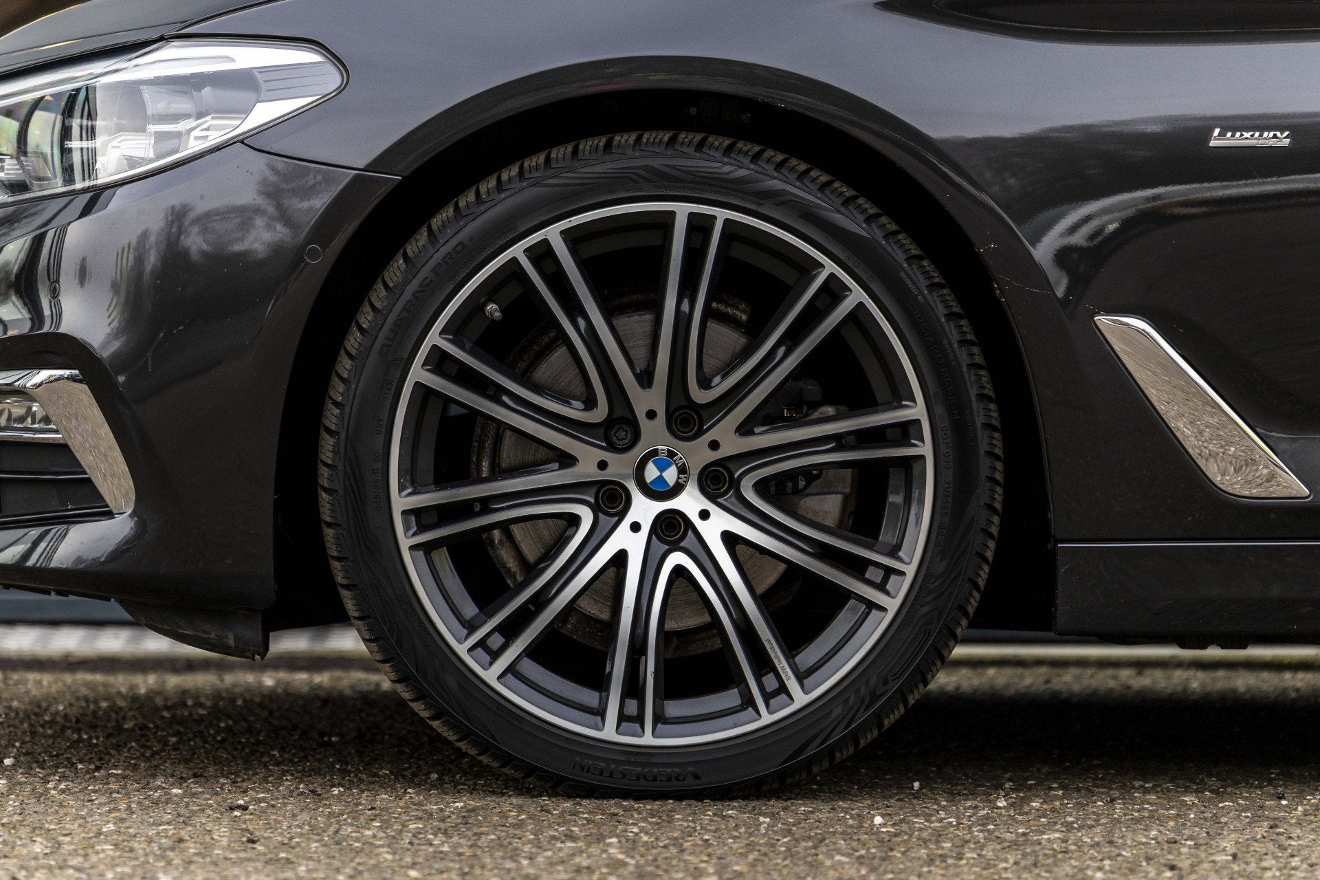 Foto 9 van BMW 5 Serie Touring 520i High Executive luxery