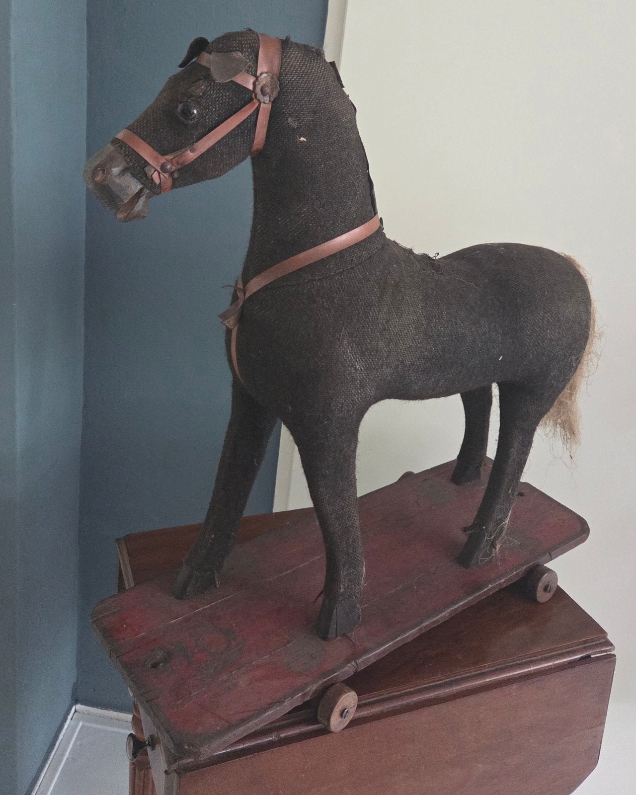 Groot antiek Frans brocante paard op wieltjes., Antiek en Kunst, Antiek | Speelgoed, Ophalen