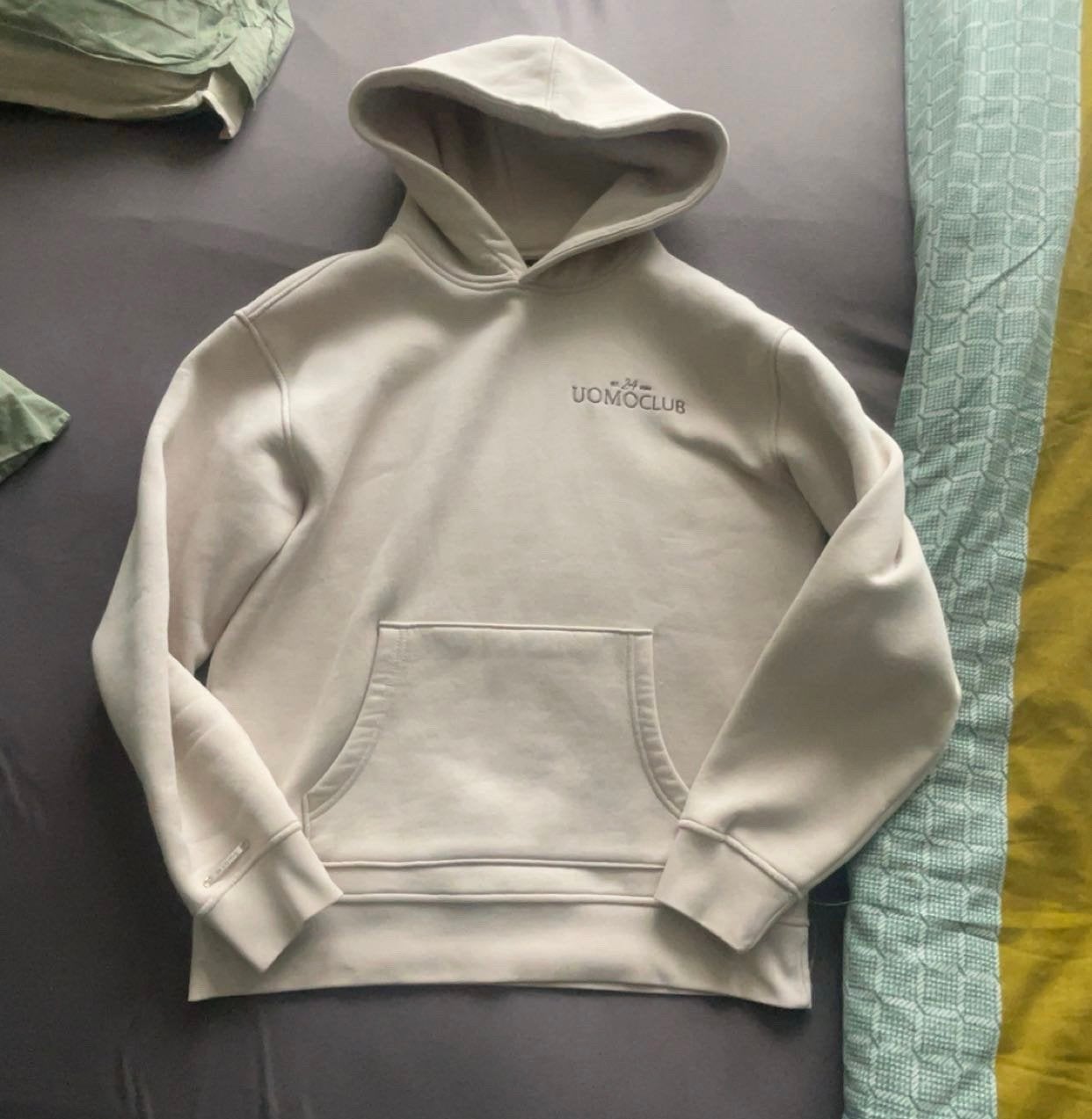 UOMOCLUB hoodie – beige, Ophalen of Verzenden, Zo goed als nieuw, Maat 48/50 (M), Beige