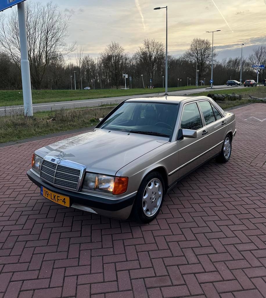 Mercedes-Benz 190 2.5D Automaat Airco Schuifdak Leder UNIEK!, Automaat, 94 pk, Achterwielaandrijving, Zwart