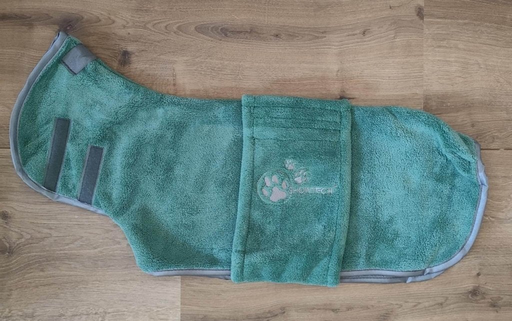 Showtech hondenbadjassen, olive green, Dieren en Toebehoren, Honden-accessoires, Overige typen, Overige merken, Nieuw, Ophalen of Verzenden