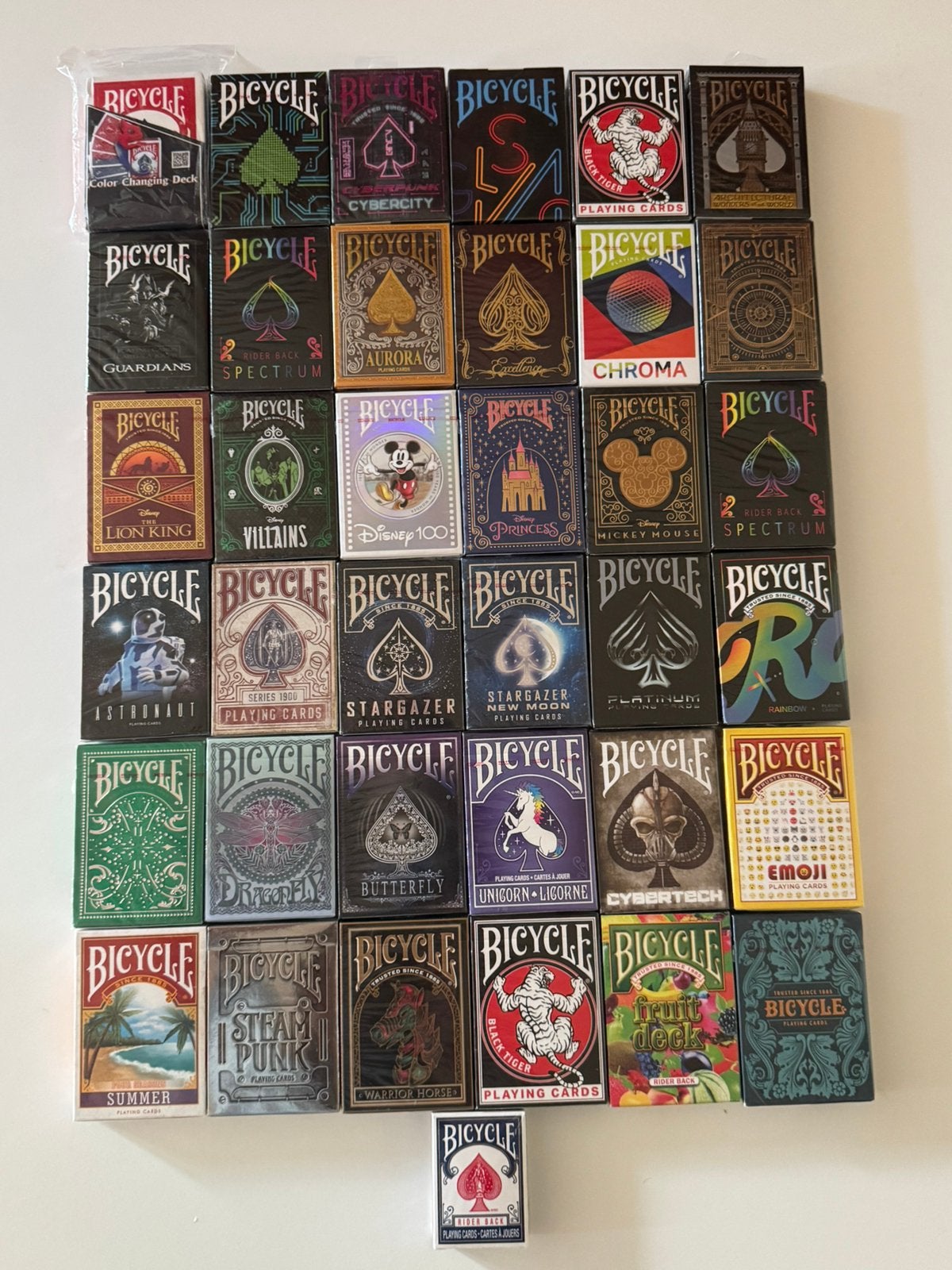 Deel van mijn verzameling sealed bicycle decks, Verzamelen, Speelkaarten, Jokers en Kwartetten, Ophalen of Verzenden, Nieuw, Speelkaart(en)