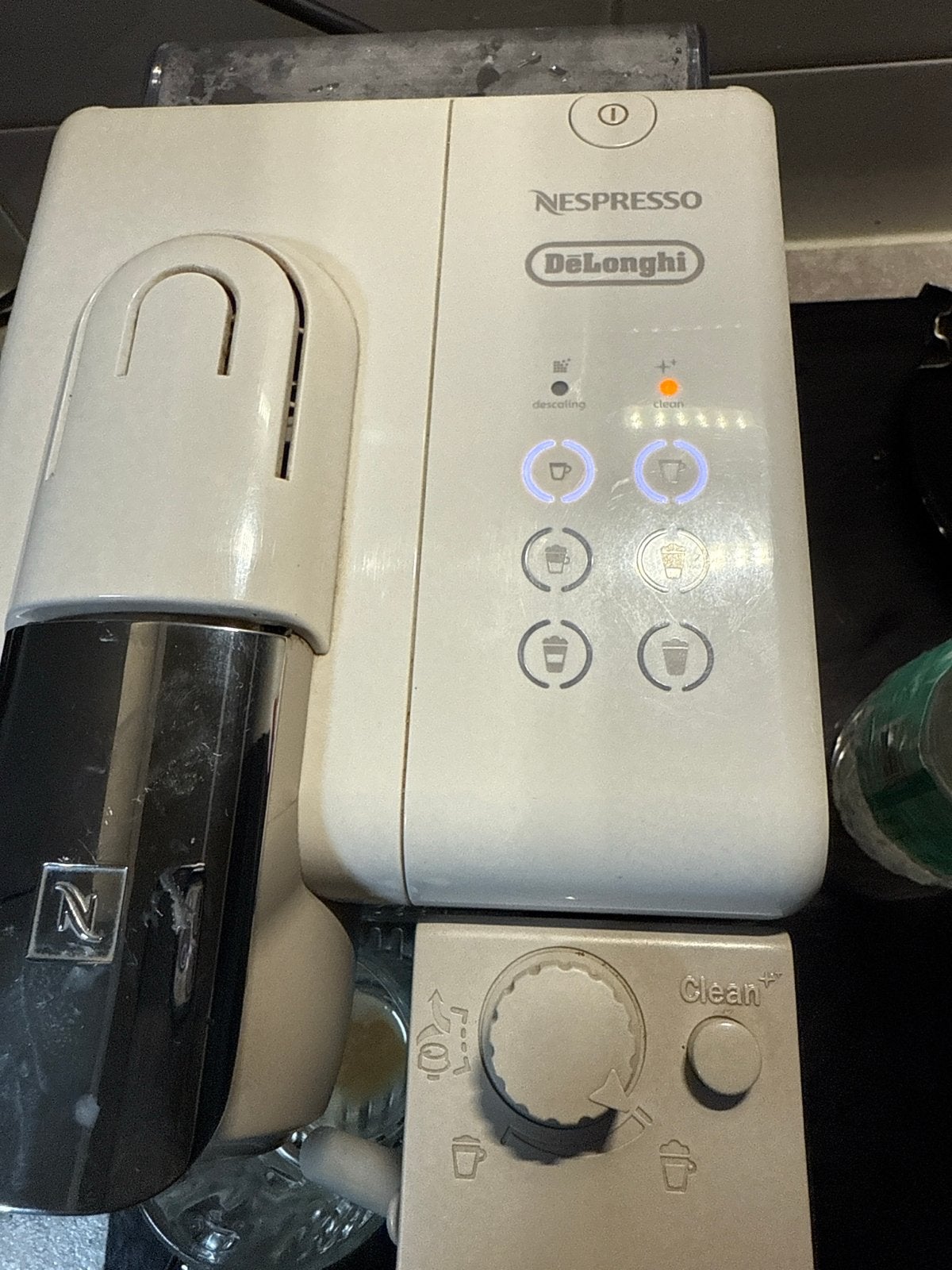 Nespresso DeLonghi Lattissima One Koffiemachine, Witgoed en Apparatuur, Koffiezetapparaten, Gebruikt, Koffiepads en cups, Koffiemachine