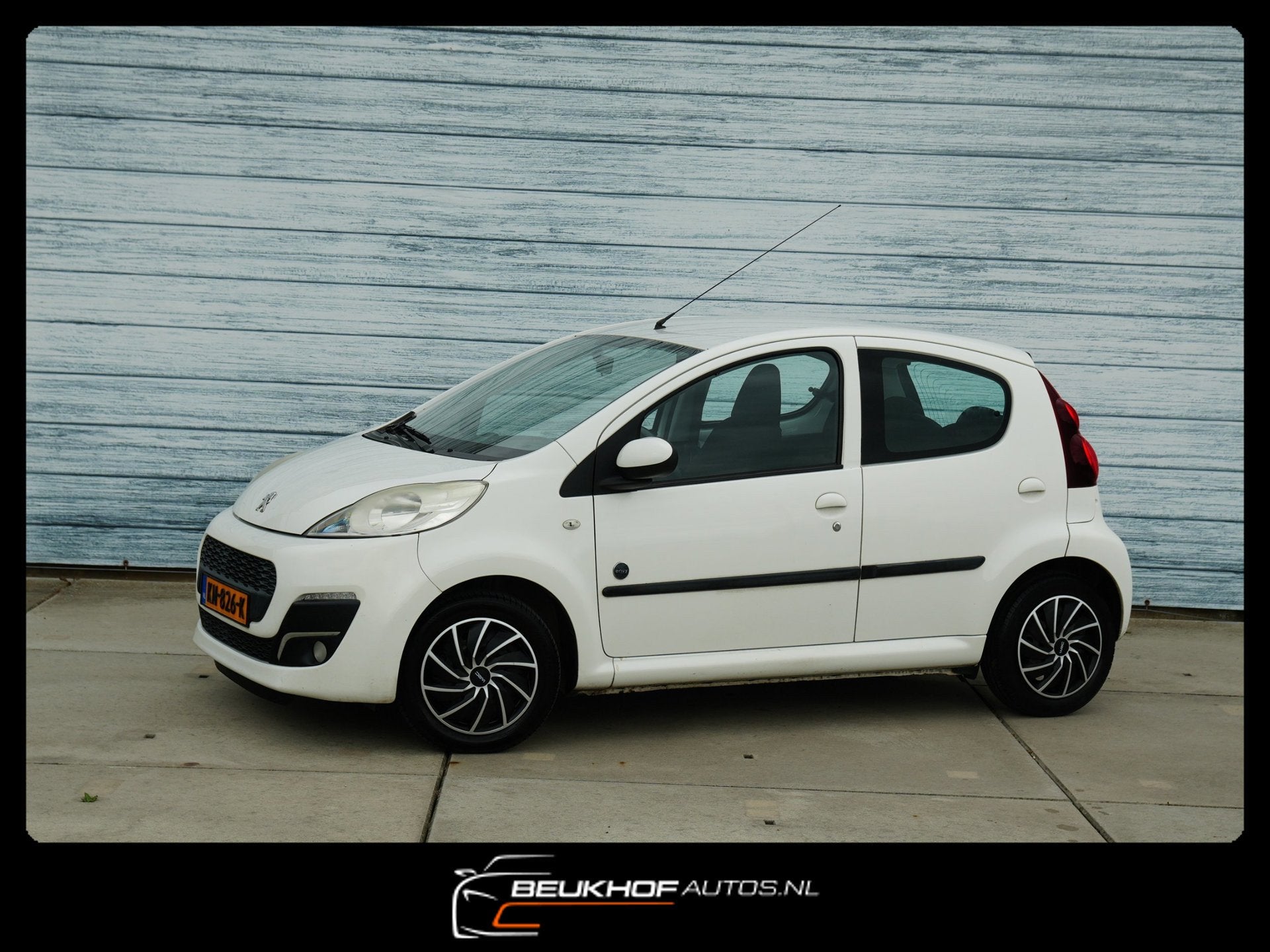 Peugeot 107 1.0 Envy Sport 5Dr Uitvoering Bluetooth Airco, Auto's, Peugeot, Voorwielaandrijving, Euro 5, Stof, Gebruikt