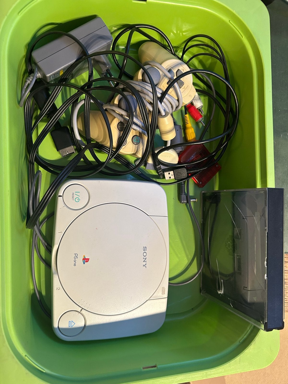 Sony PlayStation 1 (PSone) met 2 Crash Bandicoot games, Spelcomputers en Games, Spelcomputers | Sony PlayStation 1, Ophalen, Gebruikt