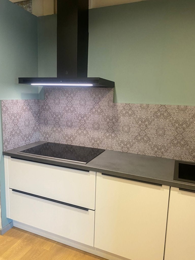 Keuken hoekopstelling incl nieuwe apparatuur, Ophalen, Wit, Nieuw, Mooier Wonen Leukerstraat 65 Weert