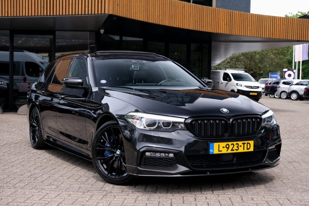 BMW 5-serie Touring 540i xDrive High Executive/ACC/Pano/Stoe, Gebruikt, 2000 kg, Leder, Vierwielaandrijving
