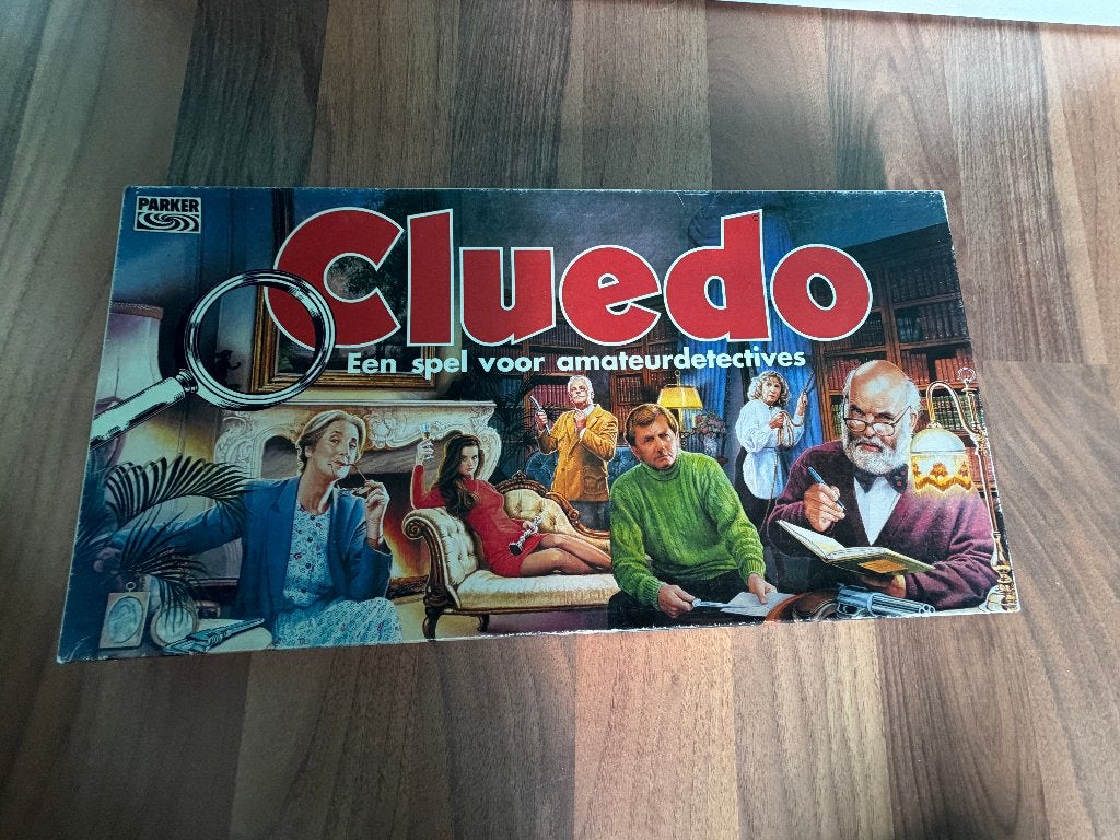 Spel Cluedo (1992) in goede staat (vintage), Vijf spelers of meer, Ophalen of Verzenden, Zo goed als nieuw, Parker