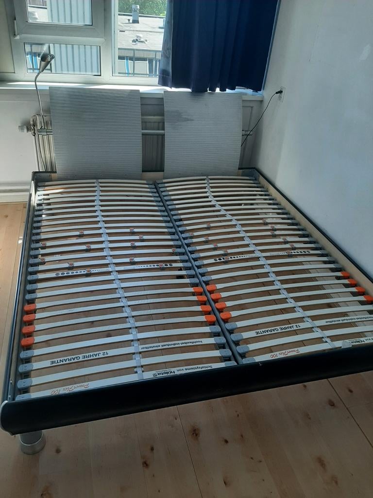 Bedframe met lattenbodem 180x200 cm met lampje, Huis en Inrichting, Ophalen