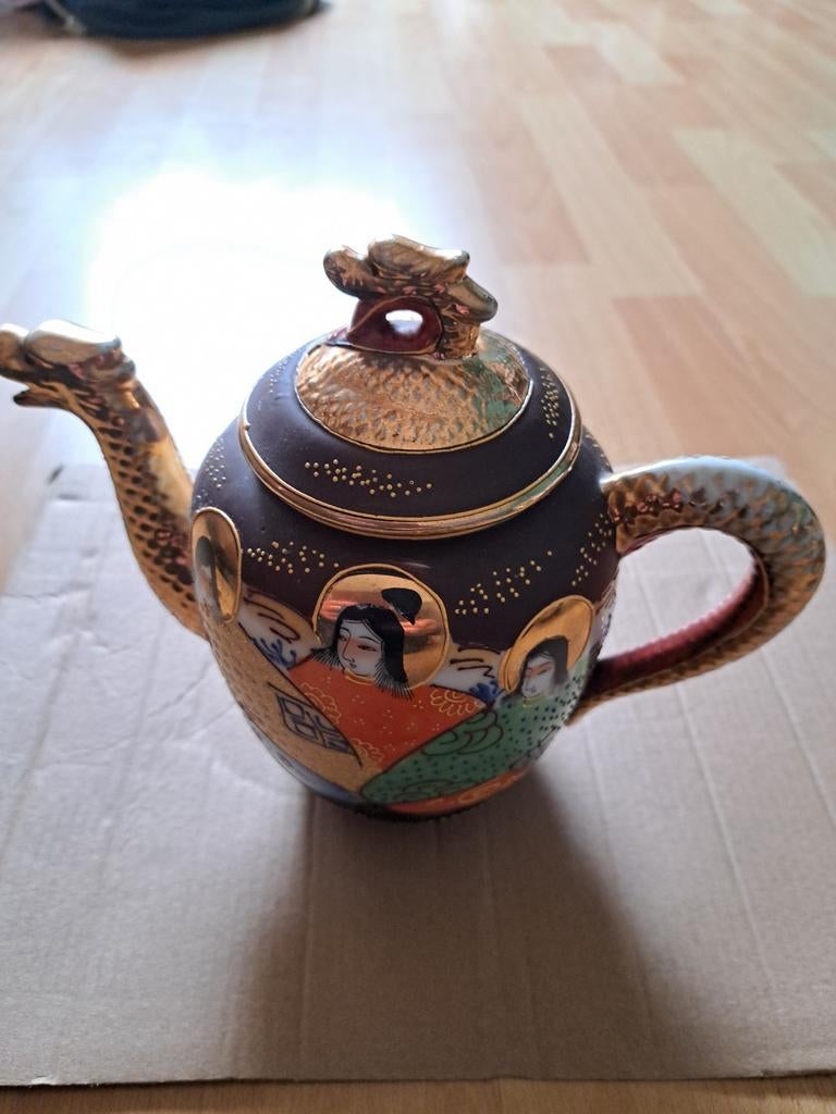 Antieke Japanse Satsuma theepot met draak en figuren, Ophalen of Verzenden