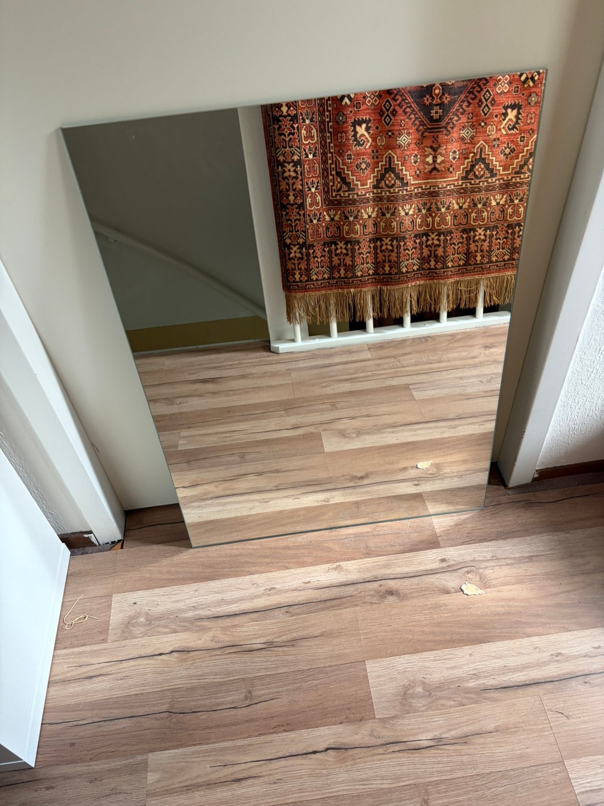 Spiegel 80 x 60 cm met bevestigingsmateriaal, Ophalen, Zo goed als nieuw