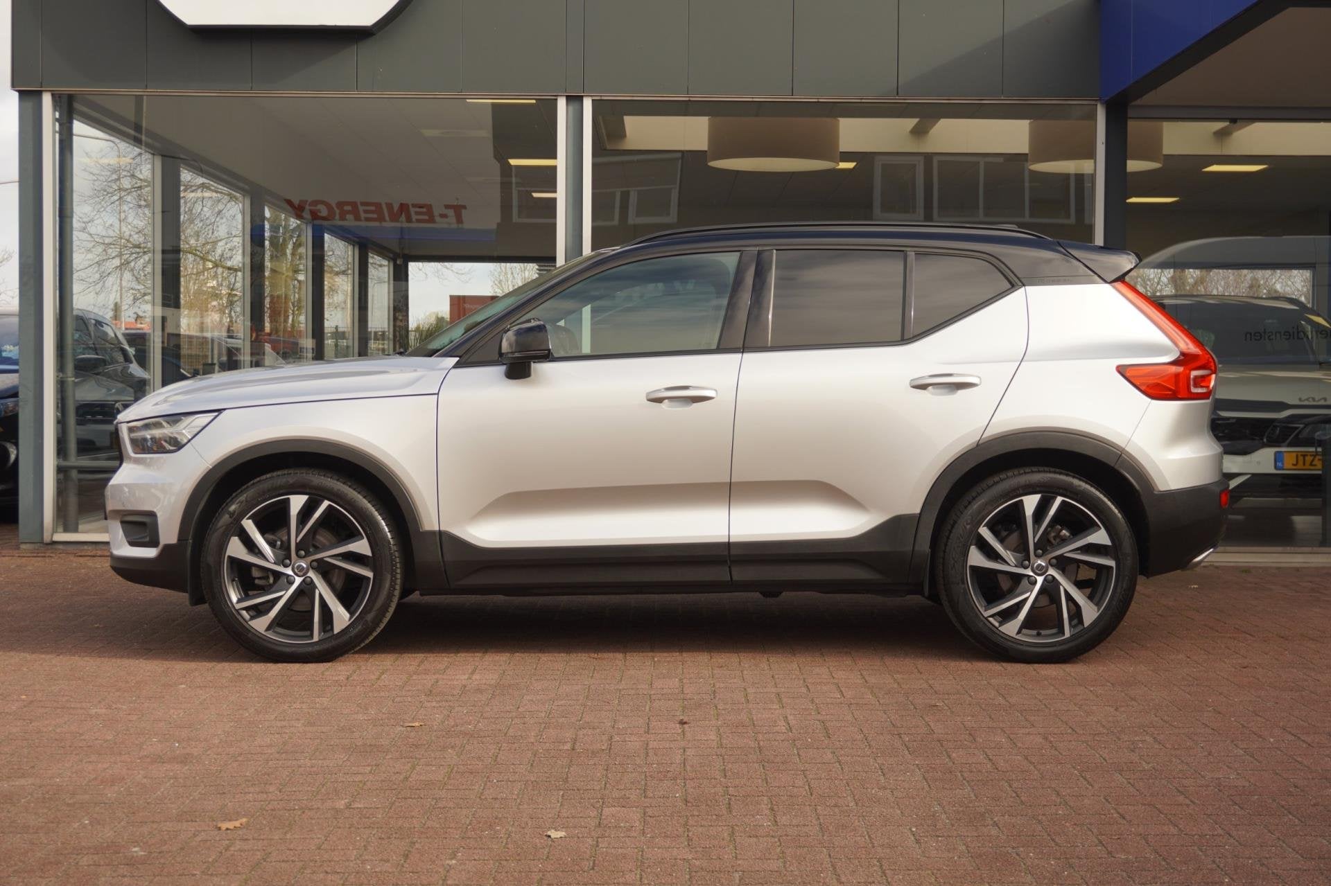 Volvo XC40 2.0 T4 R-Design Automaat | Airco | Navigatie | Vo, Auto's, Dealer onderhouden, 15 km/l, Euro 6, Origineel Nederlands