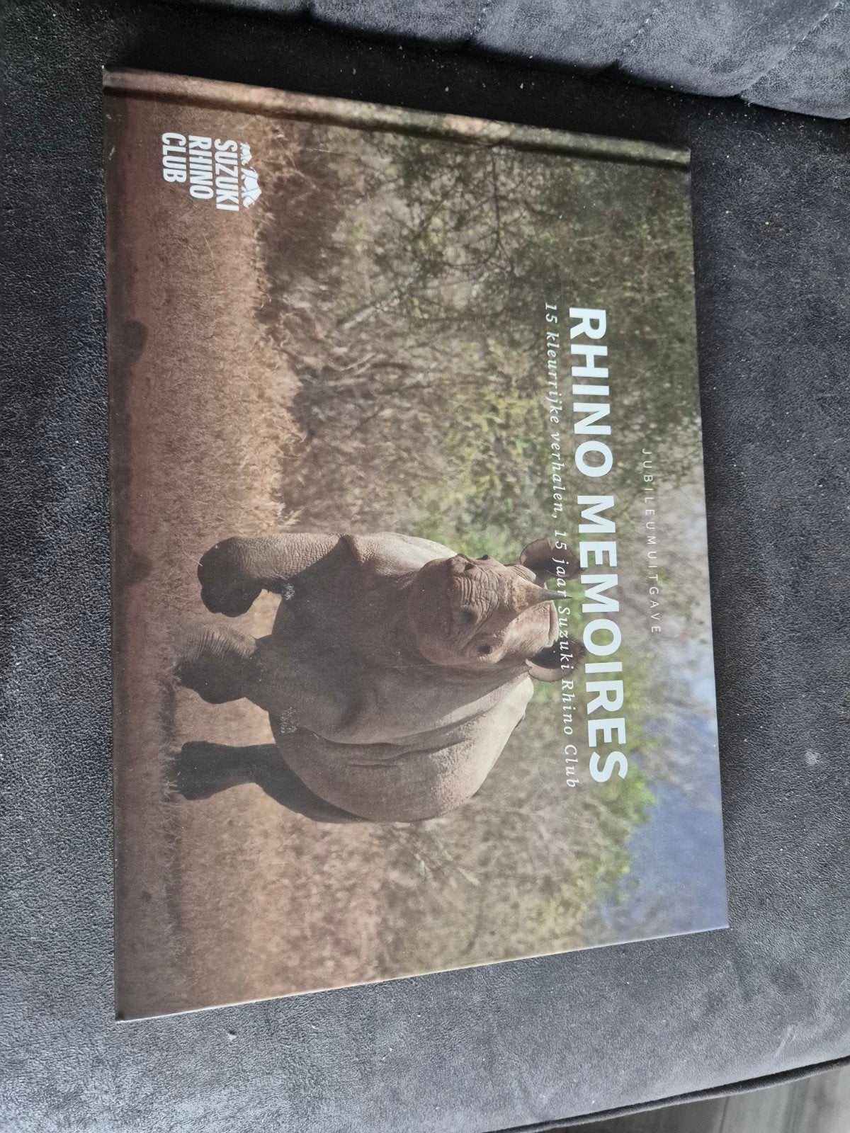Rhino Memoires: 15 jaar Suzuki Rhino Club, Ophalen of Verzenden, Zo goed als nieuw, Overige diersoorten, Suzuki Rhino Club