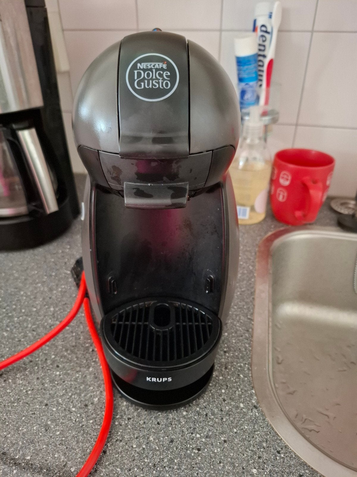 Nescafé Dolce Gusto Krups koffiezetapparaat, Ophalen, Zo goed als nieuw, Koffiemachine, Koffiepads en cups
