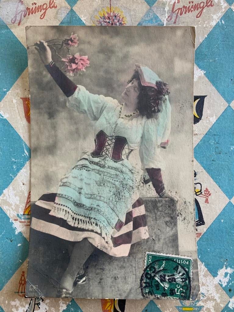 Dame in klederdracht, Ophalen of Verzenden, Voor 1920, Gelopen, Klederdracht