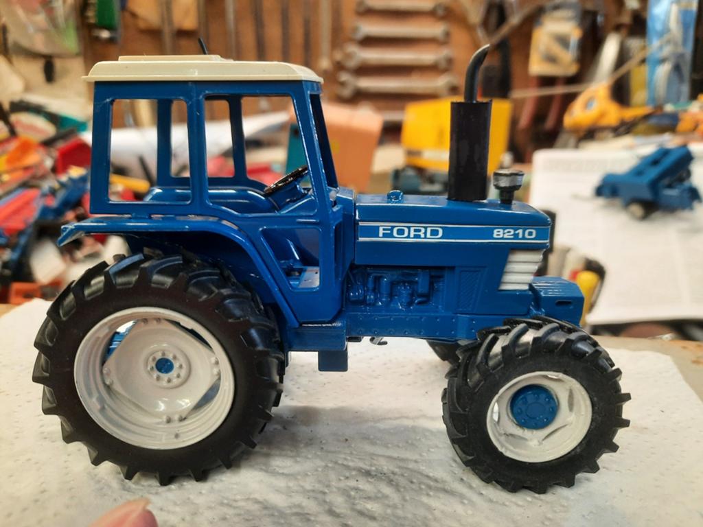 Ford 8210 Britains, Hobby en Vrije tijd, Modelauto's | 1:32, Ophalen of Verzenden, Zo goed als nieuw, Tractor of Landbouw, Britains