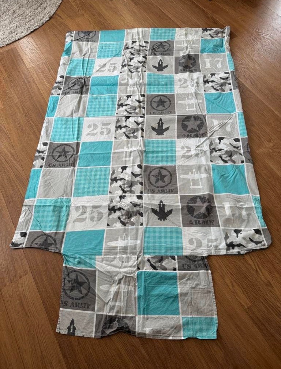 Eenpersoons dekbedovertrek legerprint blauw/grijs/wit, Ophalen of Verzenden, Zo goed als nieuw, Eenpersoons, Blauw
