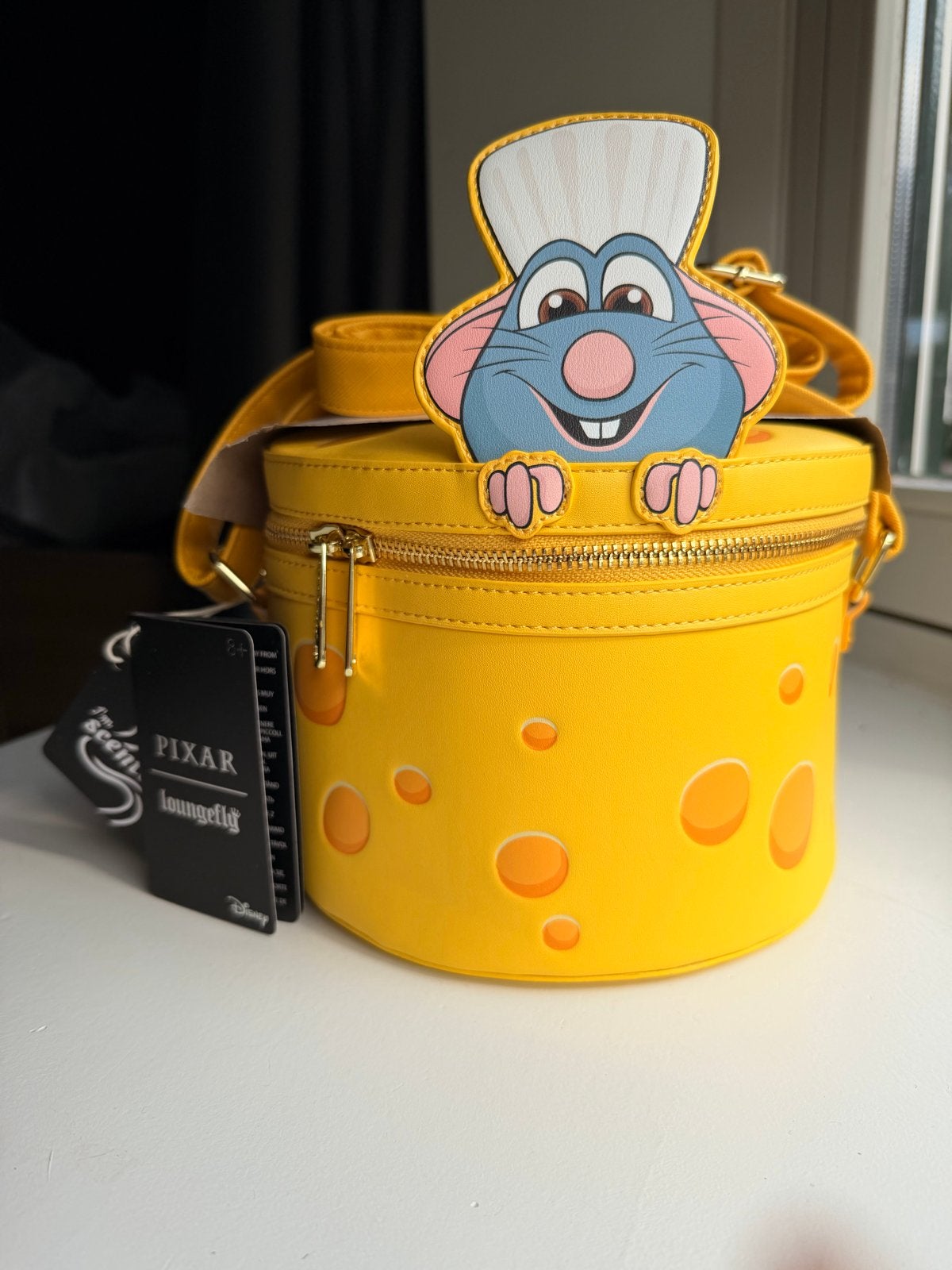 Loungefly Ratatouille Remy Strawberry Scented Crossbody Bag, Ophalen of Verzenden, Nieuw, Geel, Schoudertasje