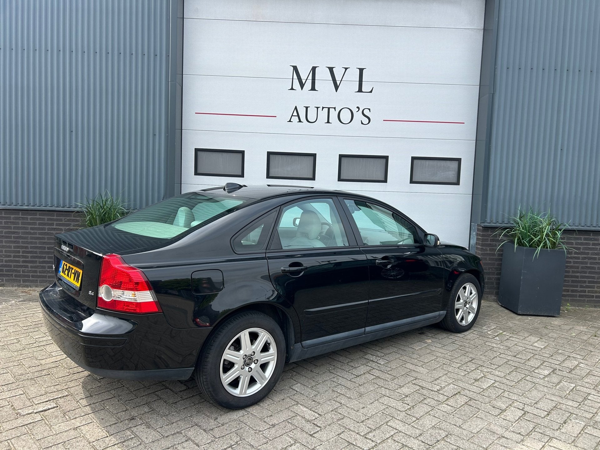 Volvo S40 2.4 Momentum, Auto's, Volvo, Gebruikt, 700 kg, Zwart, 2435 cc