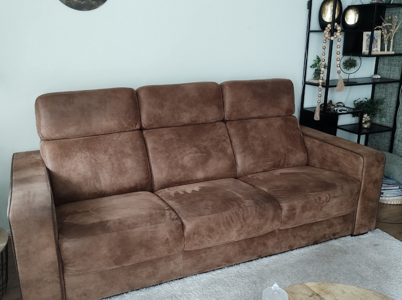 Comfortabele bruine driezitsbank, Ophalen, Gebruikt, Driepersoons, 75 tot 100 cm