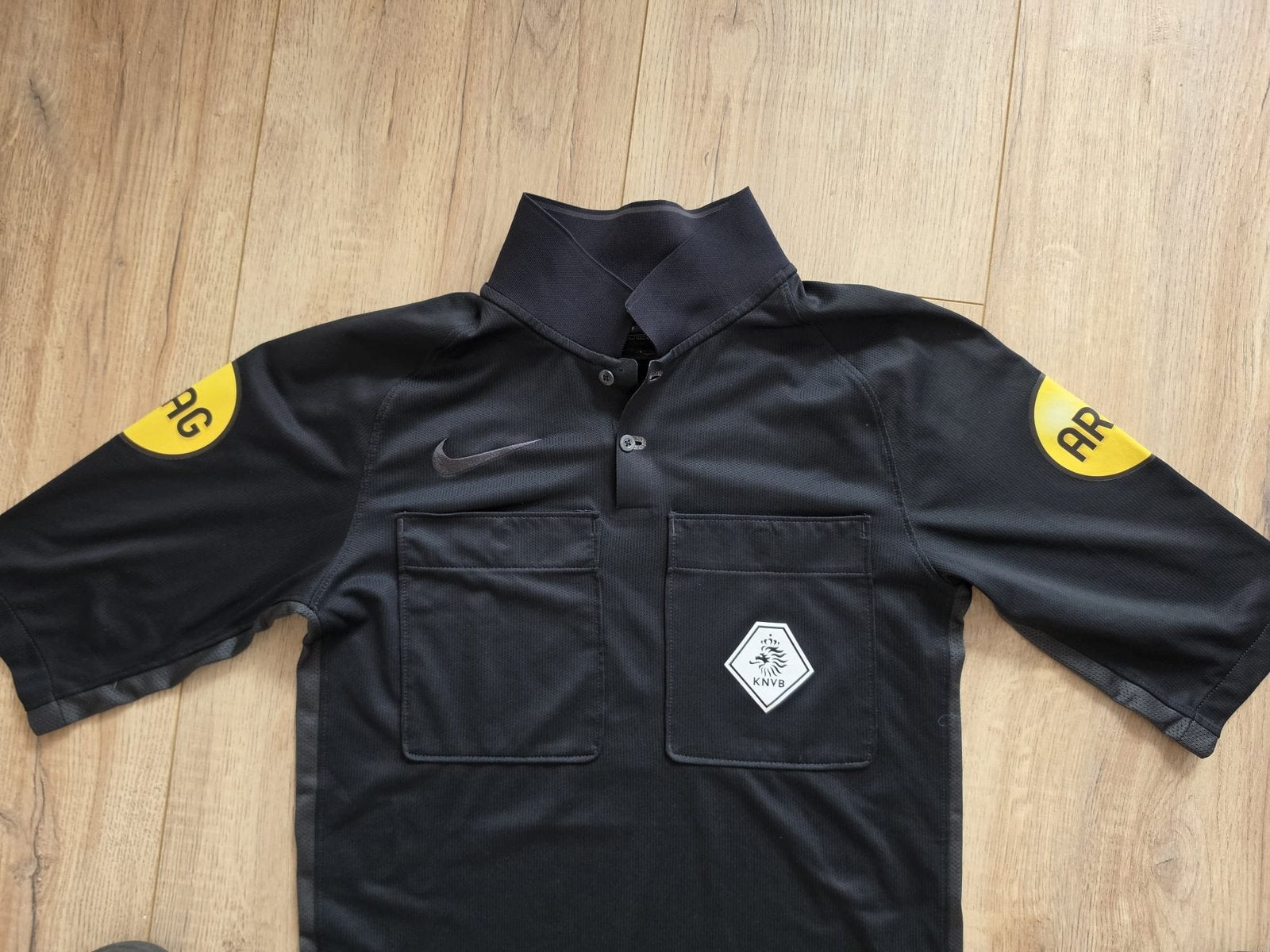 Knvb scheidsrechter shirt zwart maat S, Ophalen of Verzenden, Zo goed als nieuw, Zwart, Voetbal