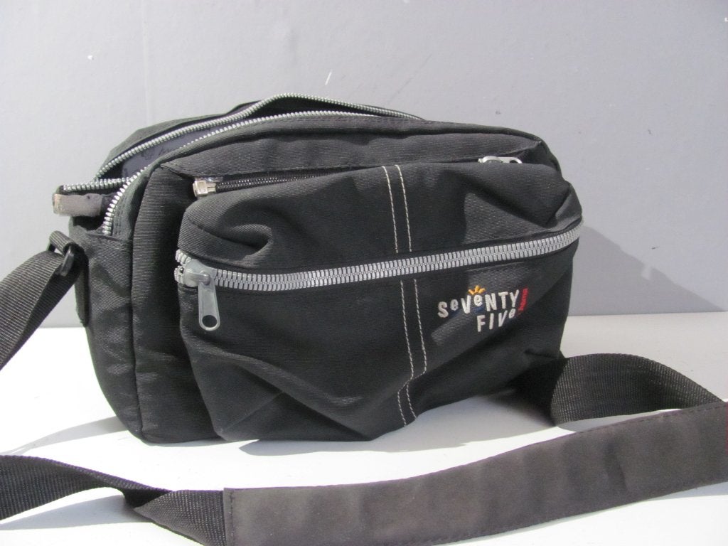 HAMA seventy five cameratas  met afritsbaar voorvak, Overige kleuren, Ophalen of Verzenden, Zo goed als nieuw, Schouderband