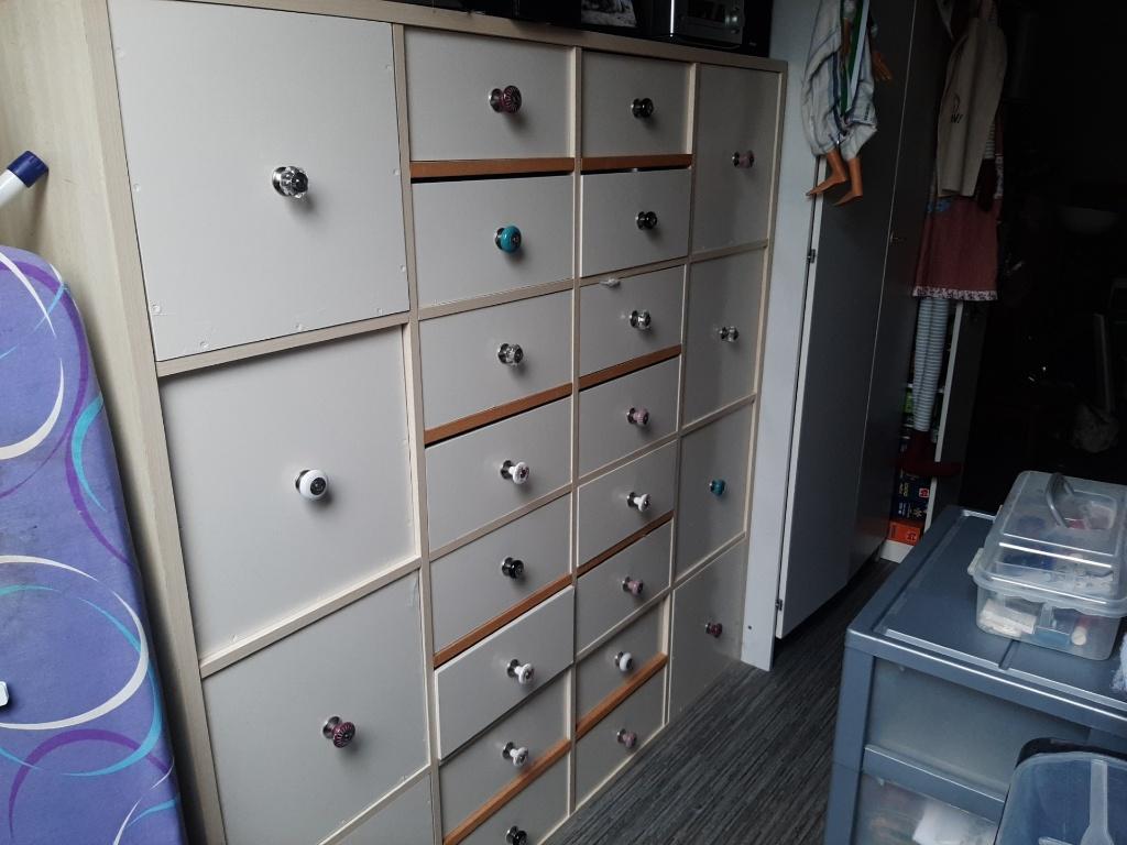 Wegens einde hobby: Kasten afgeladen met QUILT stoffen, Hobby en Vrije tijd, Stoffen en Lappen, Ophalen, Gebruikt, Overige kleuren