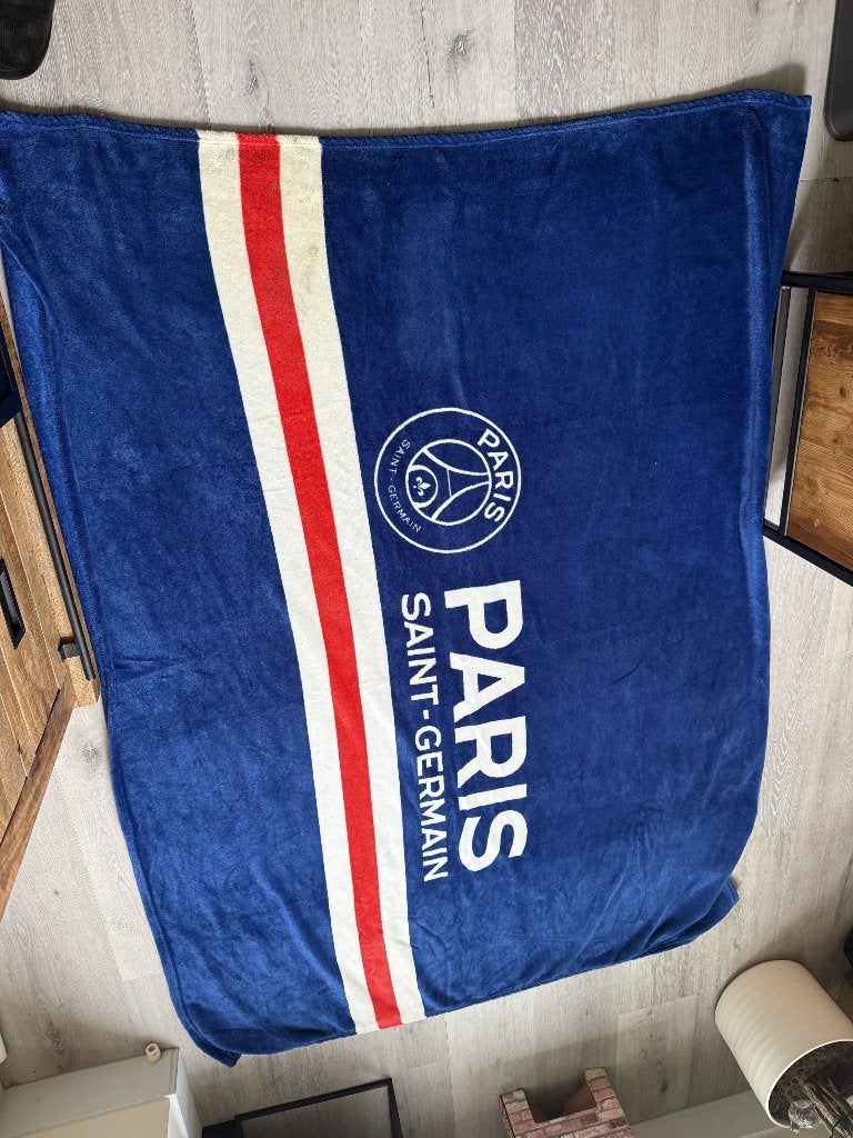 PSG Paris Saint-Germain Fleecedeken – 150  195 cm – Voetbal, Ophalen of Verzenden, Zo goed als nieuw, Buitenlandse clubs, Overige typen