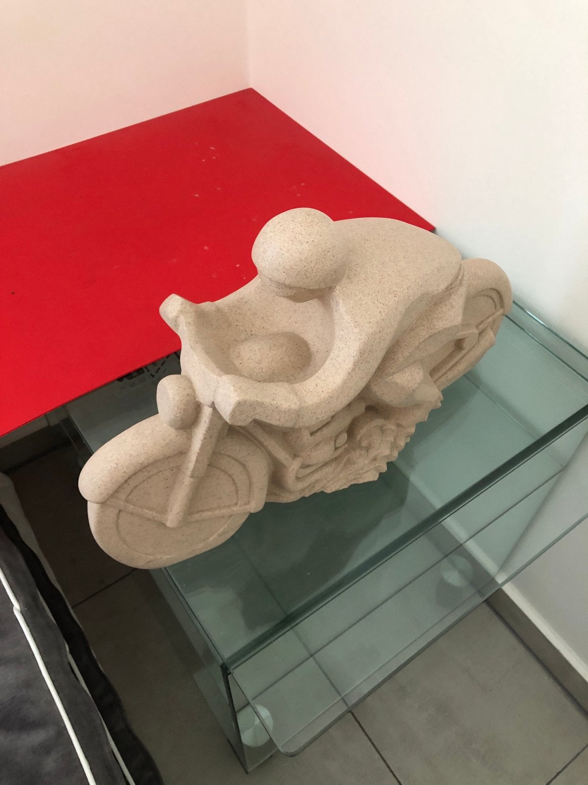 Unieke zandstenen sculptuur van motorrijder, Ophalen of Verzenden, Handgemaakt, 20 - 50 cm, Steen of Keramiek