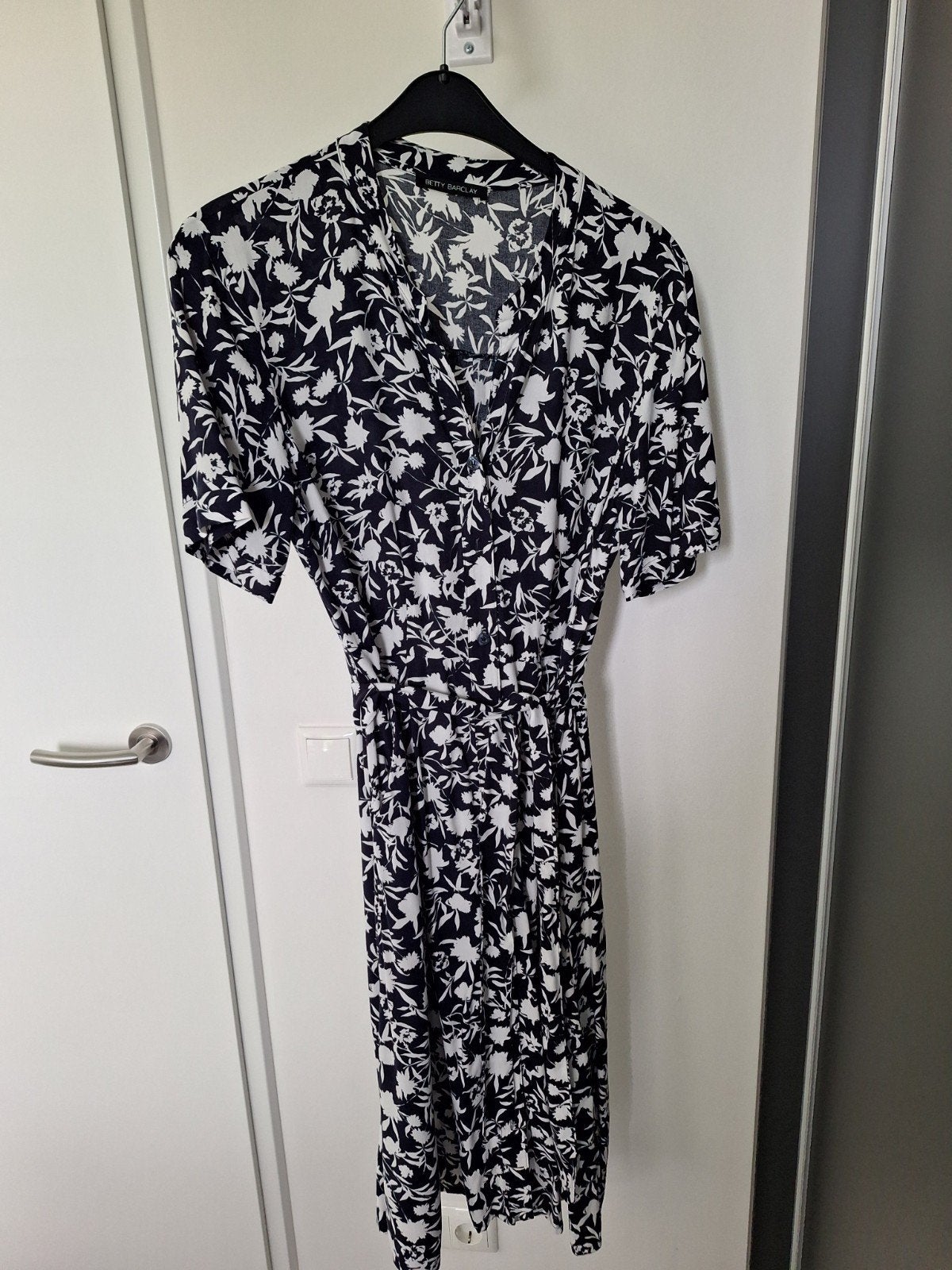 Mooie jurk Betty Barclay XL, Ophalen of Verzenden, Zo goed als nieuw, Blauw, Onder de knie