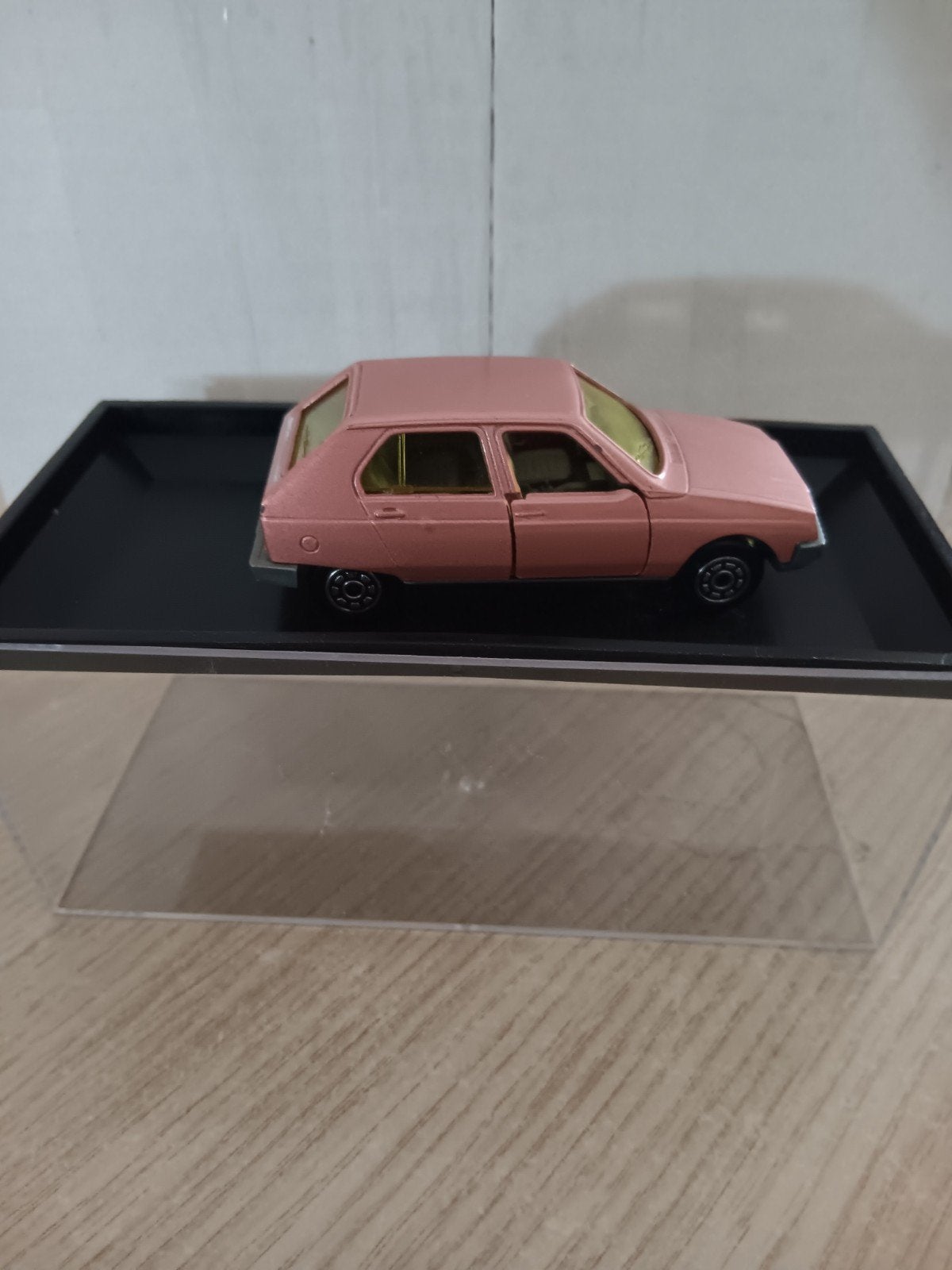 Roze Citroën Visa Modelauto in Displaycase, Overige merken, 1:50 of kleiner, Auto, Ophalen of Verzenden