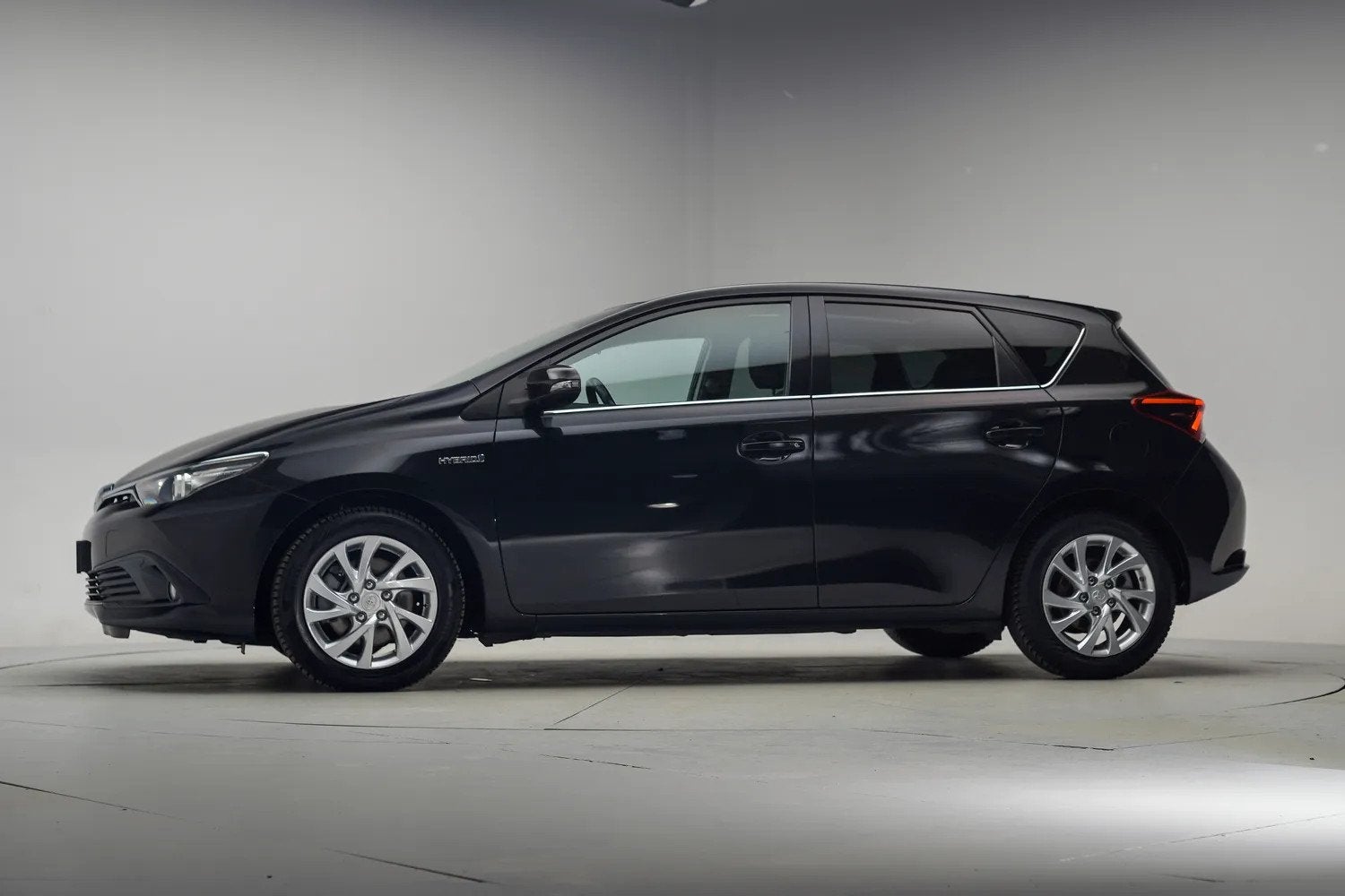 Toyota Auris 1.8 Hybrid Now [Panoramadak Navi Camera], Auto's, Automaat, 28 km/l, Gebruikt, 4 cilinders