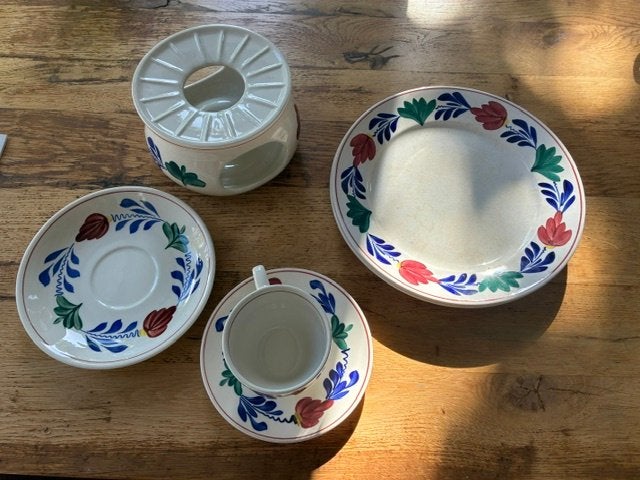boerenbont servies van Regout en Boch, handbeschilderd, Ophalen of Verzenden, Zo goed als nieuw, Aardewerk, Overige typen