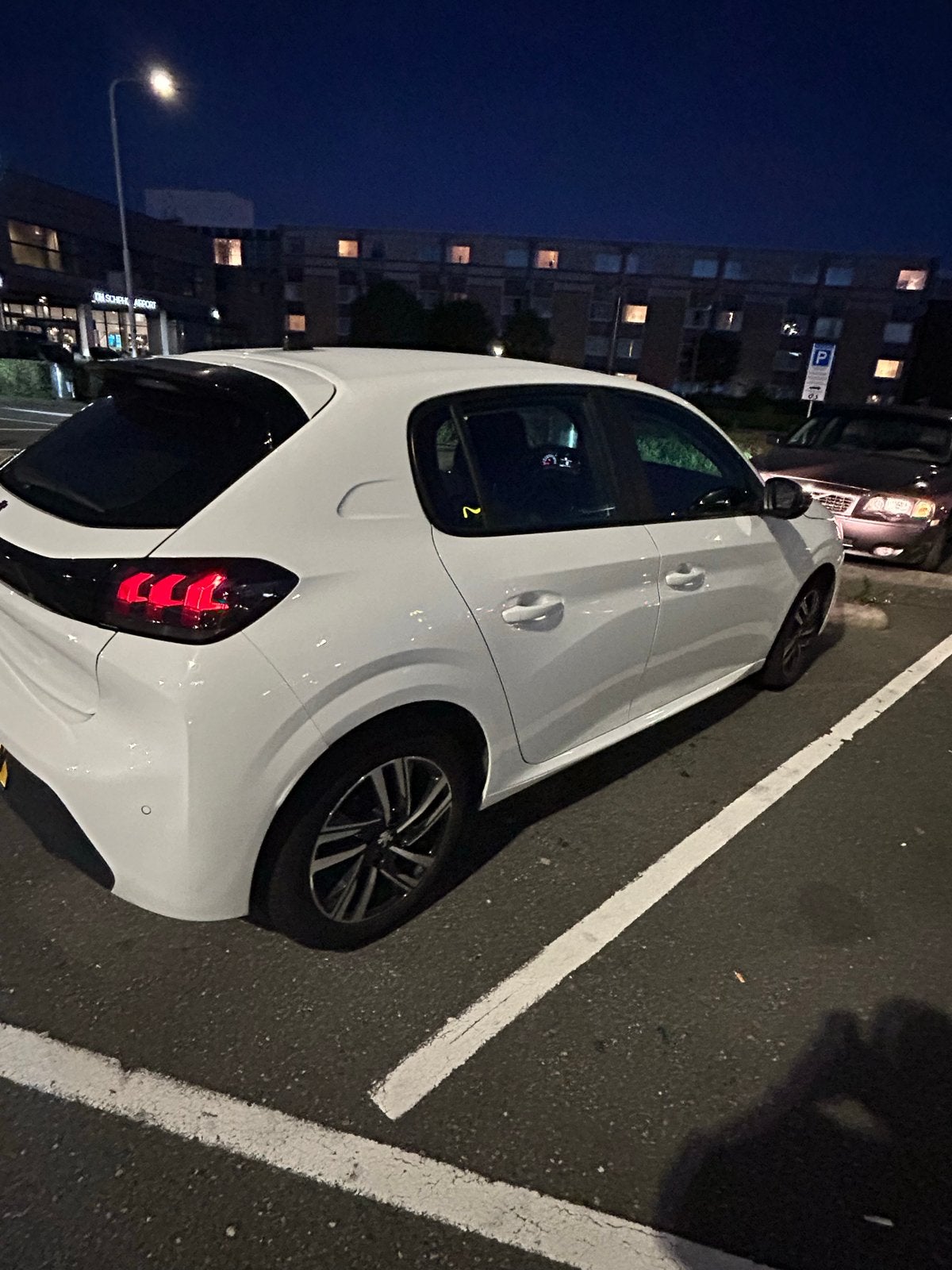 Peugeot 208 1.2 Puretech 100pk 2023 Wit