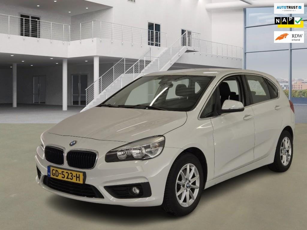 BMW 2-serie Active Tourer 218i Essential / NL prijs 6801 / A, Voorwielaandrijving, 136 pk, Gebruikt, Wit