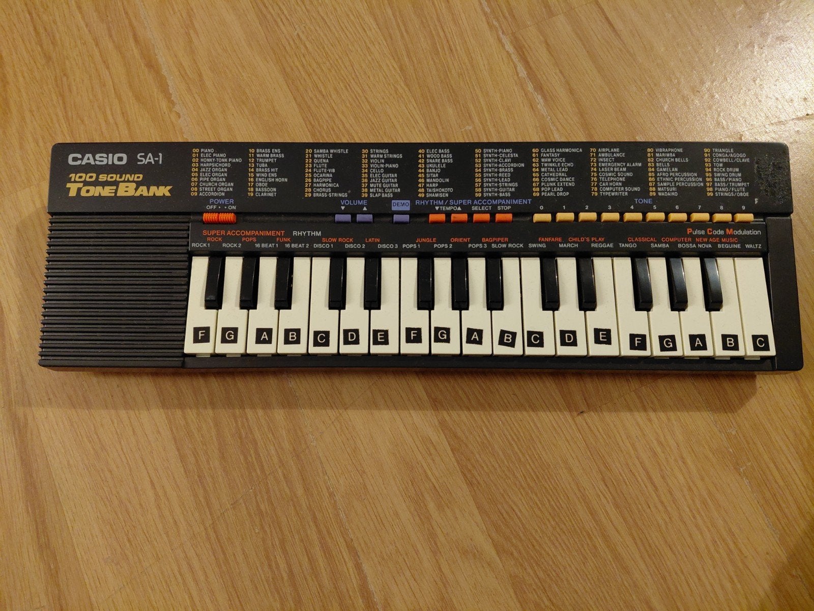 Vintage 1989 CASIO SA-1 ToneBank zonder adapter met battklep, Ophalen of Verzenden, Gebruikt