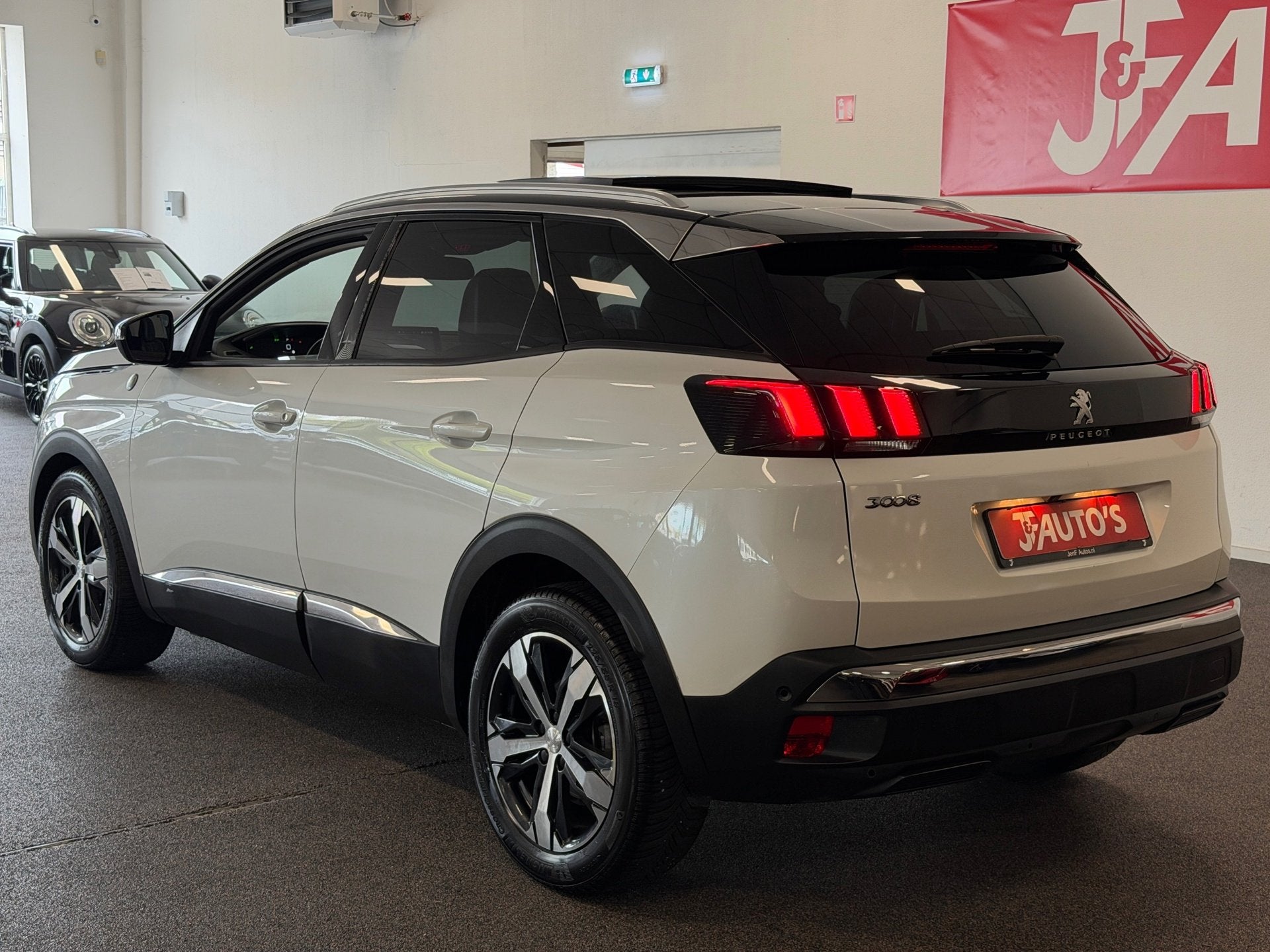 Peugeot 3008 1.6 e-THP GT Line NAVIGATIE/CAMERA,PANORAMA, Euro 6, 4 cilinders, Wit, Bedrijf