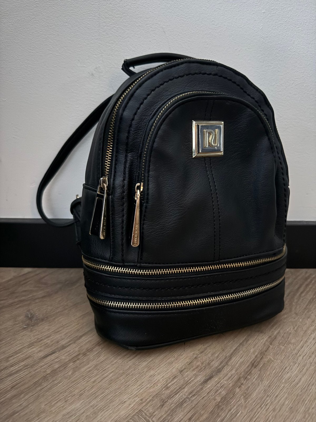 River Island mini rugtas zwart/goud, Ophalen of Verzenden, Zo goed als nieuw, Overige merken