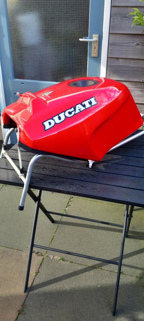 Ducati 888 SP4s carbon tank., Ophalen