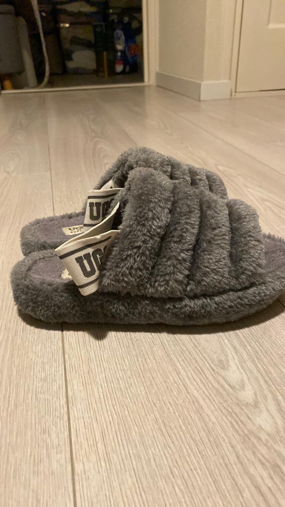 UGG Fluff Yeah Slippers - Grijs, Maat 37, Ophalen of Verzenden, Zo goed als nieuw, Grijs, Pantoffels of Sloffen
