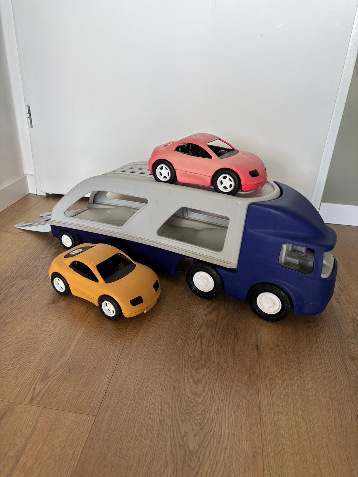 Vrachtwagen Little Tikes met 2.Auto’s, Ophalen of Verzenden, Zo goed als nieuw