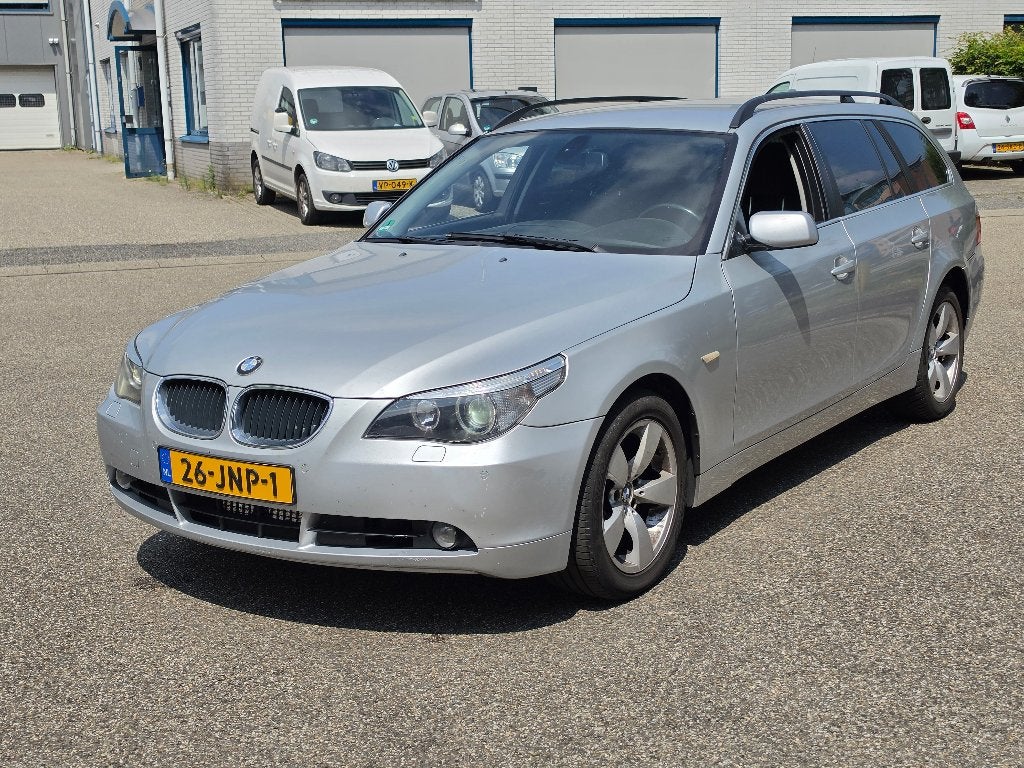 BMW 5-Serie 2.5 D 525 Touring AUT 2005 Grijs, Auto's, Achterwielaandrijving, 2000 kg, Diesel, 177 pk