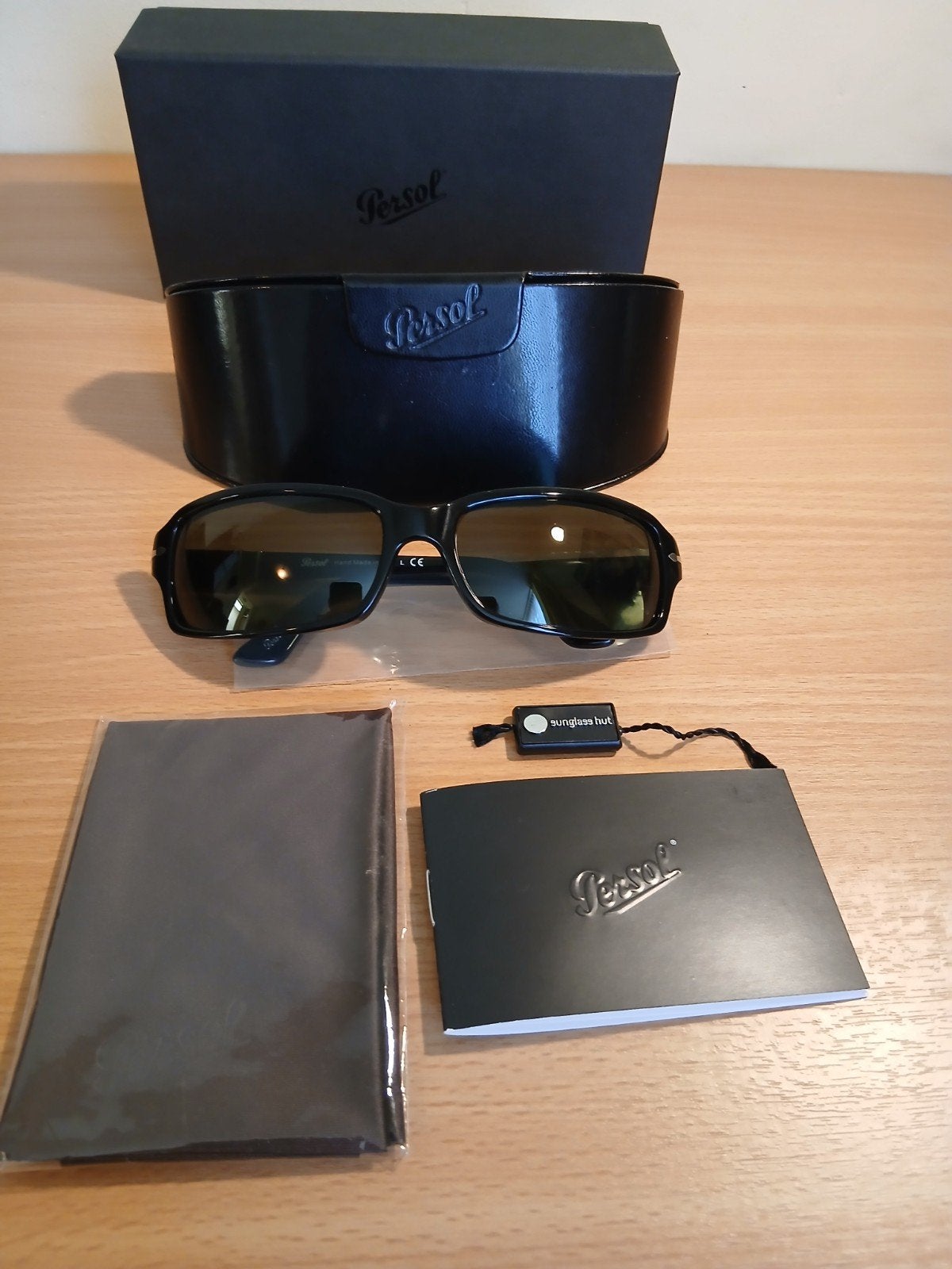 Persol zonnebril: zwart met groene glazen., Ophalen of Verzenden, Zo goed als nieuw, Zwart, Overige merken