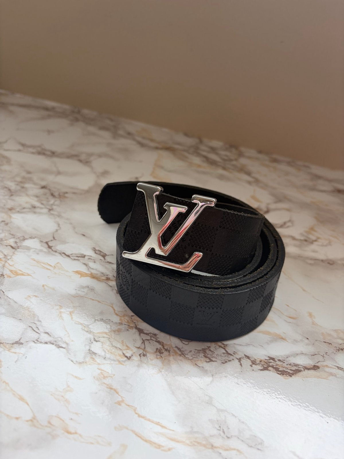 Zwarte riem met zilverkleurige gesp, maat 110, Zo goed als nieuw, Riem of Ceintuur, Echt leder, Zwart