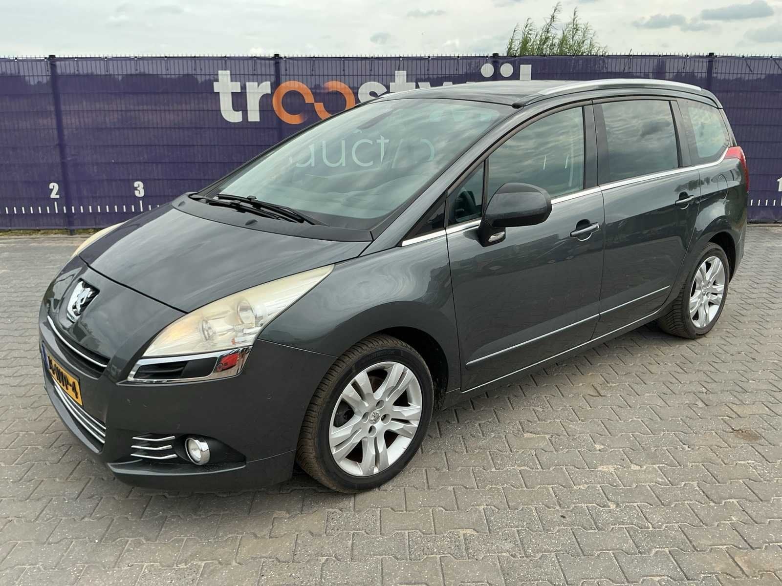 2011 - Peugeot - 5008 - 1.6 THP B.L. Exe 7p. - Personenauto, Auto's, Voorwielaandrijving, Euro 5, Gebruikt, 4 cilinders