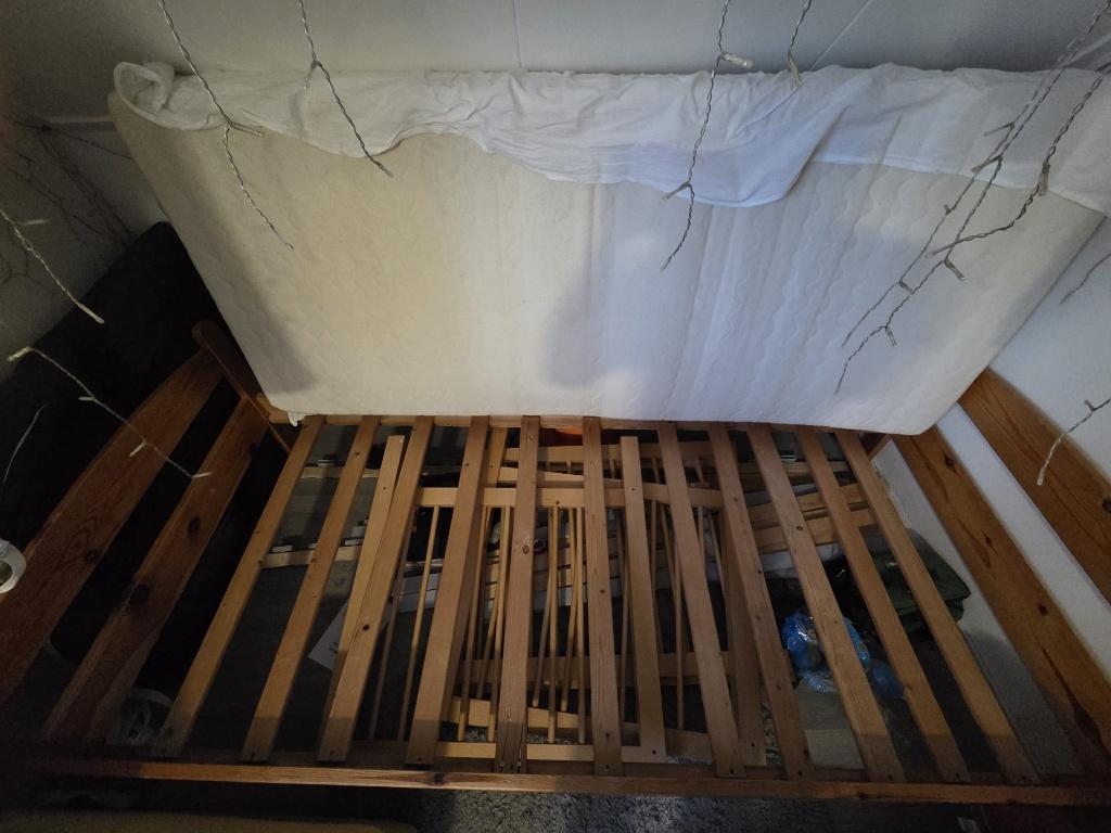 houten bedframe 200x100, matras 200x90, Ophalen, Eenpersoons, Bruin, 200 cm