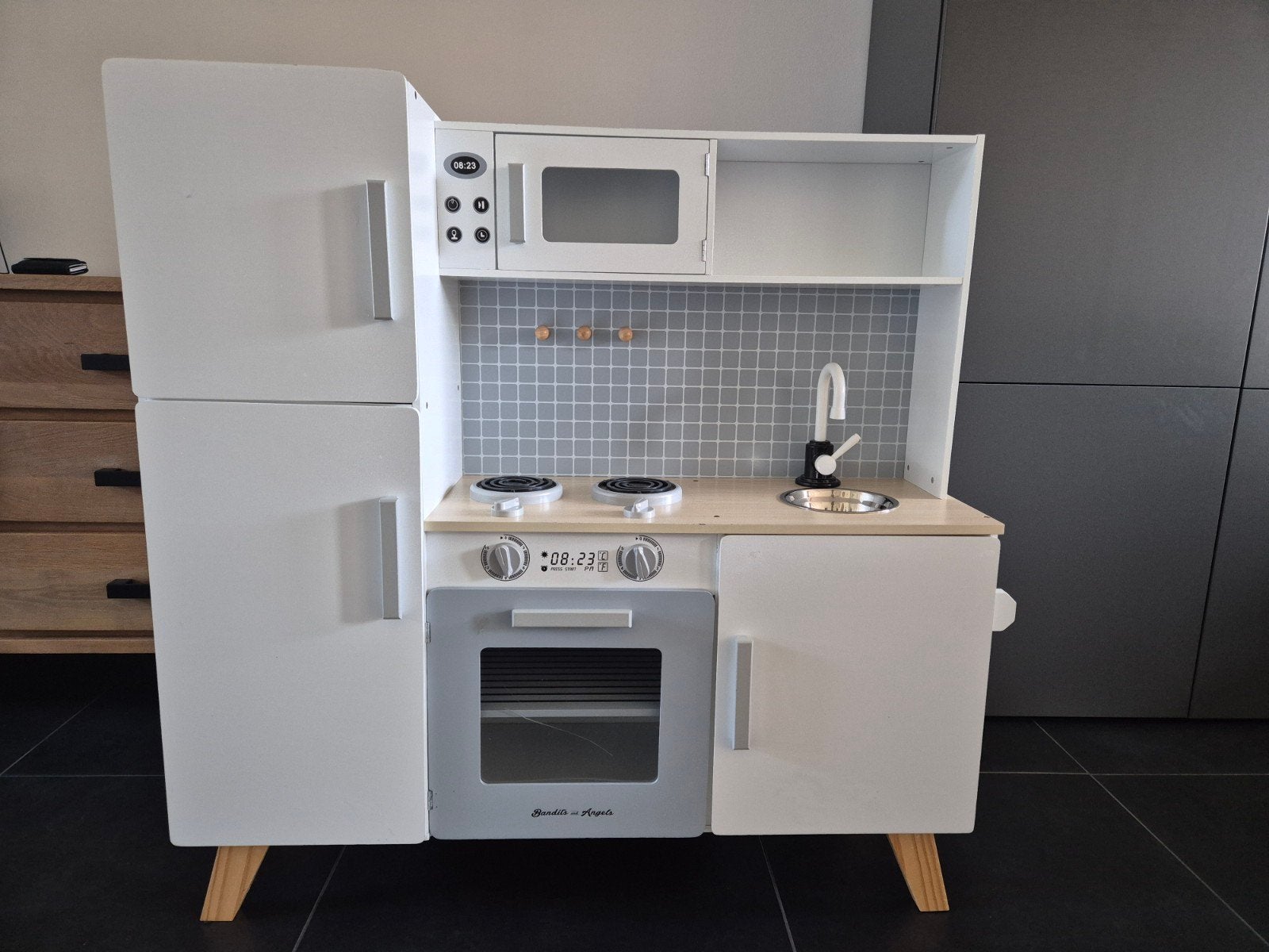 Houten speelkeuken van Bandits and Angels, Kinderen en Baby's, Ophalen, Zo goed als nieuw, Meubelstuk of Keukentje