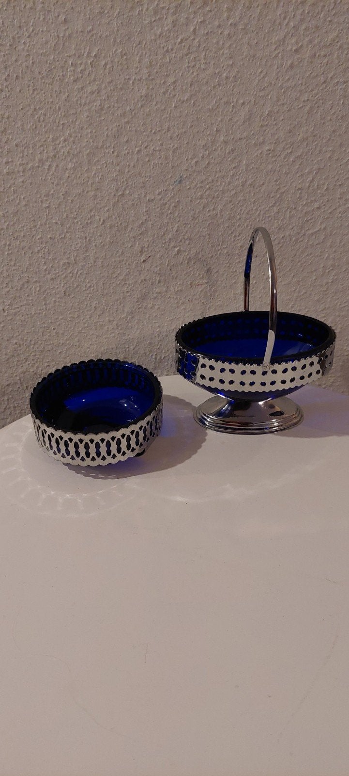 Vintage blauw glazen schaaltjes met zilverkleurige houder, Antiek en Kunst, Ophalen